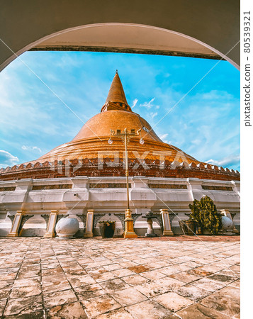 Wat Phra Pathom Chedi Ratchaworamahawihan or Wat Phra Pathommachedi Ratcha Wora Maha Wihan, in 80539321