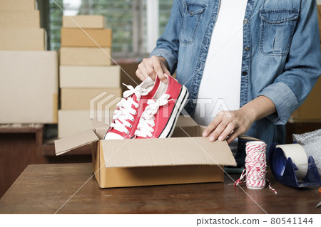 Online small business owner. 80541144