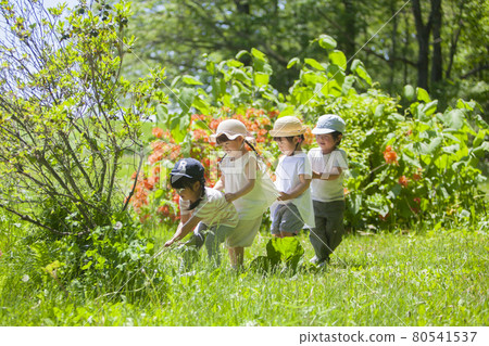 Children and nursery teachers enjoying outdoor play 80541537