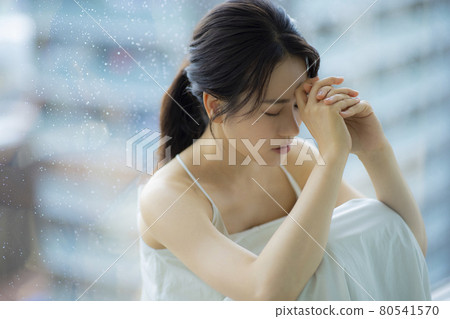 Rain melancholy headache 80541570