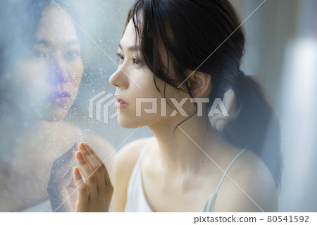 雨憂鬱頭痛 80541592