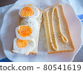 Round egg sandwich 80541619