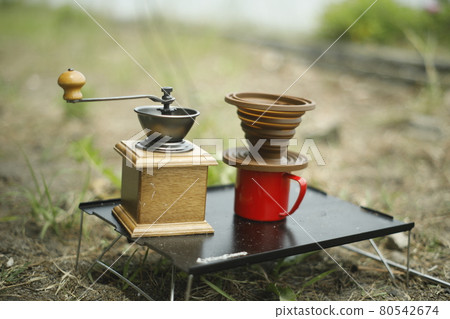 Coffee set Camp gear How to enjoy the campsite Early morning coffee Slowly make a cup of coffee 80542674