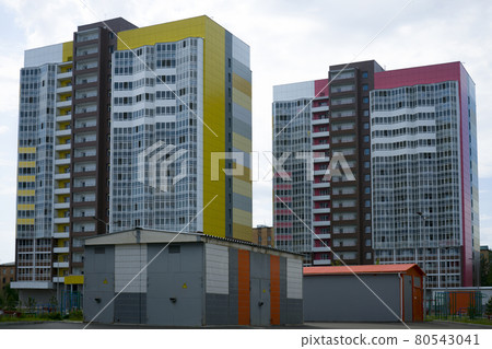 Two high-rise student residences tiled with tiles and glass. 80543041