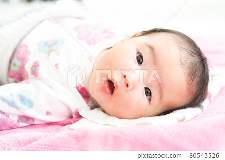 Sleeping baby 80543526