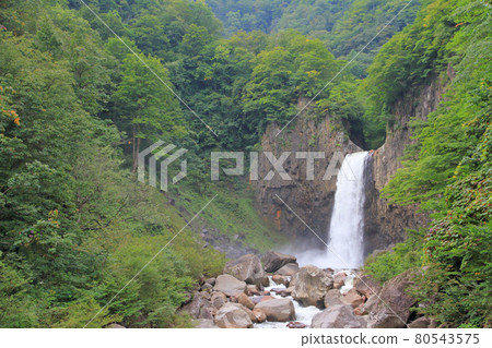 日本的百瀑布 80543575
