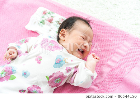 Baby crying 80544150