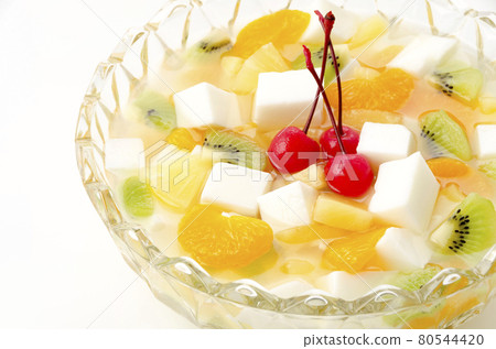 Fruit punch with milk agar 80544420