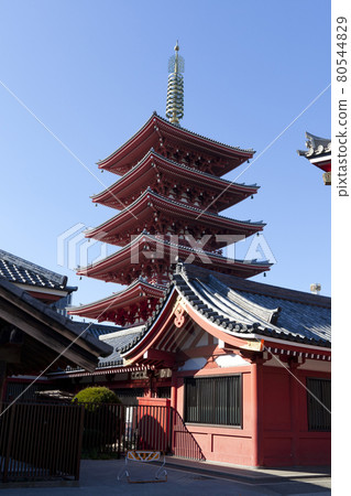 Traditional five-story Pagoda in Senso-ji Buddhist Temple in Tokyo Traditional five-story Pagoda in Senso-ji Buddhist Temple in Tokyo 80544829