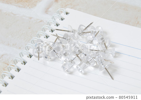 圖釘，圖釘，針，刺，文具，文具，辦公室，筆記本，紙，紙 80545911