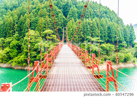 Zao Bridge over the Aritagawa Futagawa Dam in Aritagawa Town, Arita District, Wakayama Prefecture. 80547296