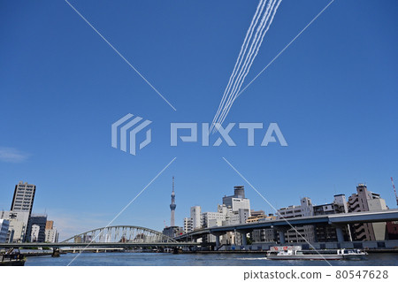 Blue Impulse Tokyo Sumida River 80547628