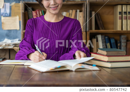 Books and ladies 80547742
