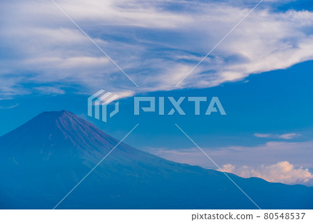 (山梨縣)從禦坂路看到的夏季富士 (山梨縣)從禦坂路看到的夏季富士 80548537