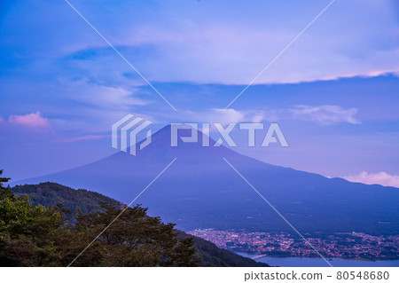 (Yamanashi Prefecture) Summer Fuji seen from Misaka Road (Yamanashi Prefecture) Summer Fuji seen from Misaka Road 80548680
