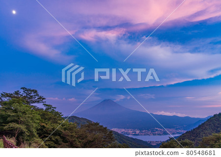 (Yamanashi Prefecture) Summer Fuji seen from Misaka Road (Yamanashi Prefecture) Summer Fuji seen from Misaka Road 80548681