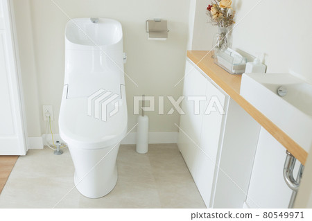 Toilet photo (no person) 80549971