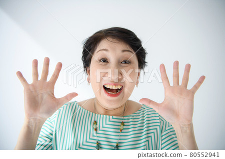 Surprised senior woman surprised 80552941
