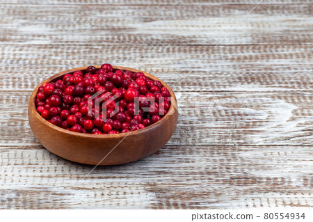 Bowl of fresh cranberry on wooden background, horizontal, copy space Bowl of fresh cranberry on wooden background, horizontal, copy space 80554934