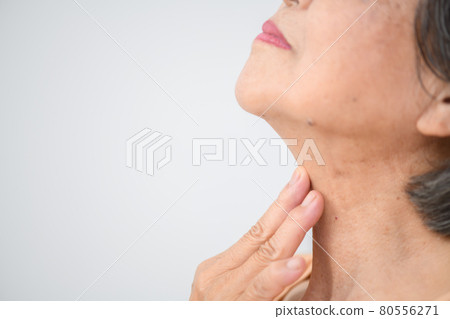 Senior female nape Senior female nape 80556271