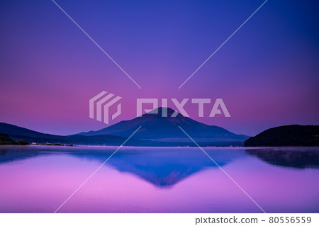 Akafuji of Lake Yamanaka, a world cultural heritage Akafuji of Lake Yamanaka, a world cultural heritage 80556559