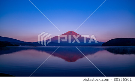 Akafuji of Lake Yamanaka, a world cultural heritage Akafuji of Lake Yamanaka, a world cultural heritage 80556561