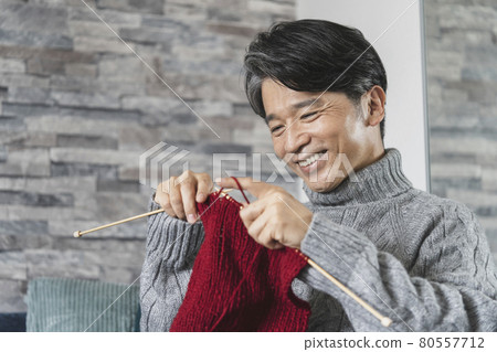 Image of middle-aged men knitting men knitting Image of middle-aged men knitting men knitting 80557712