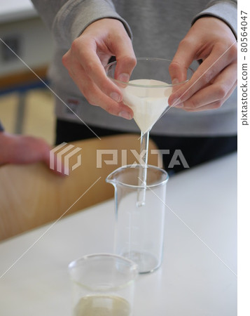 chemical experiment in school class 80564047