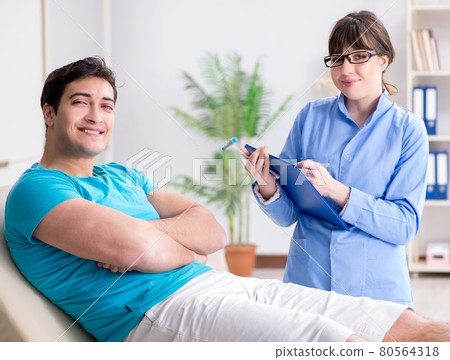 Doctor checking nerve reflexes with hammer Doctor checking nerve reflexes with hammer 80564318
