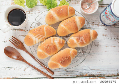 Bread and coffee 26 80564375