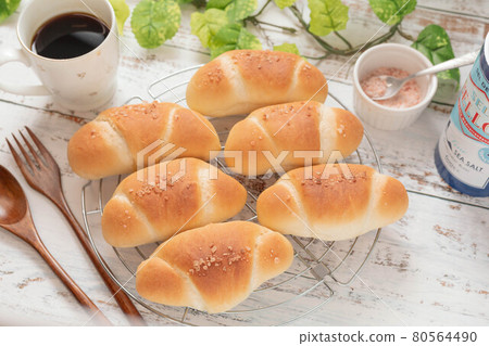 Bread and coffee 33 80564490