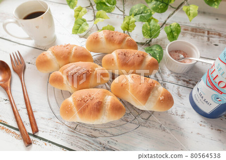 Bread and coffee 46 80564538
