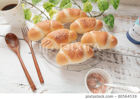 Bread and coffee 47 80564539