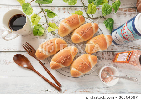 Bread and coffee 55 80564587