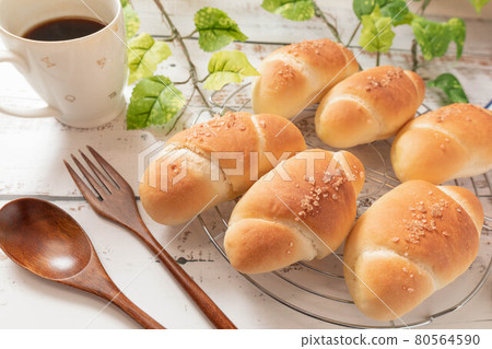 Bread and coffee 58 80564590