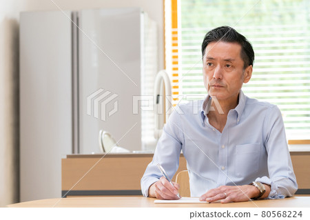 Middle man writing a letter Middle man writing a letter 80568224
