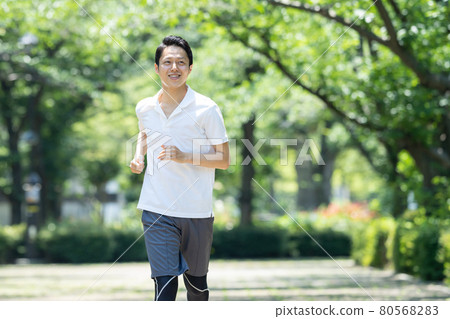 Jogging male middle 80568283