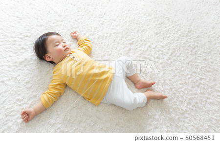 熟睡的嬰兒(育兒/育兒) 熟睡的嬰兒(育兒/育兒) 80568451
