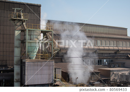 Factory appearance along the Arakawa River / Ryoke, Kawaguchi City, Saitama Prefecture 80569433