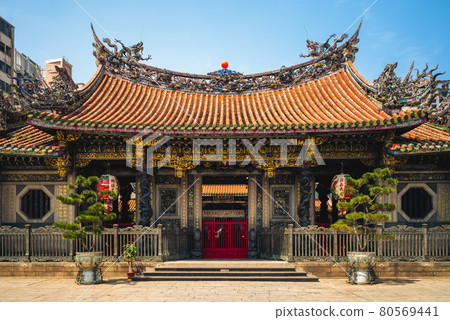 Lungshan Temple of Manka, built in Taipei in 1738 by settlers from Fujian during Qing rule in honor of Guanyin. 80569441