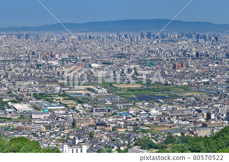 [Overlooking the Osaka Plain] Location: Mizunomijizoin Oaza Kodachi, Yao City, Osaka Prefecture 80570522