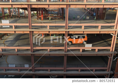 Multi-storey steel-framed parking lot Multi-storey steel-framed parking lot 80572031