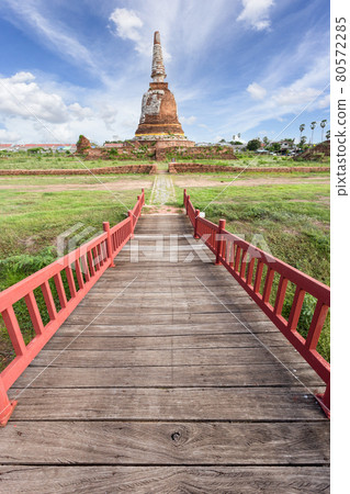 Old temple Wat Chaiwatthanaram of Ayutthaya Province 80572285