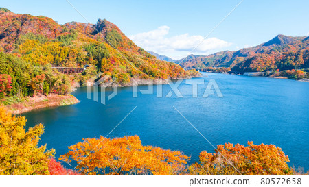 山波吾妻湖(秋季) 山波吾妻湖(秋季) 80572658