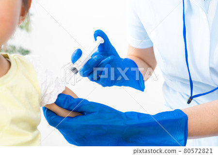 Girl treated in a pediatric clinic 80572821