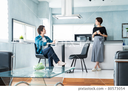 Couple Family Family Couple Good Friend Kitchen Lifestyle 80573054