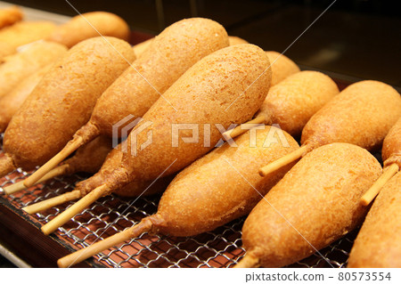 Fresh corn dogs lined up on supermarket shelves 80573554