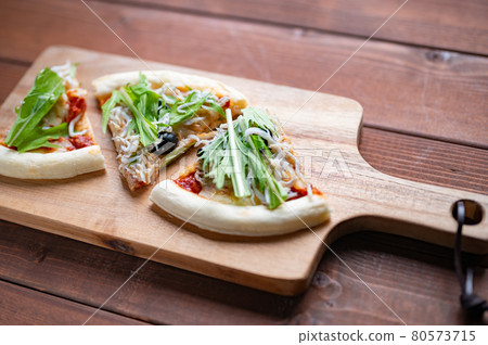 手工shirasu 比薩追shirasu 之後mizuna 切比薩 手工shirasu 比薩追shirasu 之後mizuna 切比薩 80573715