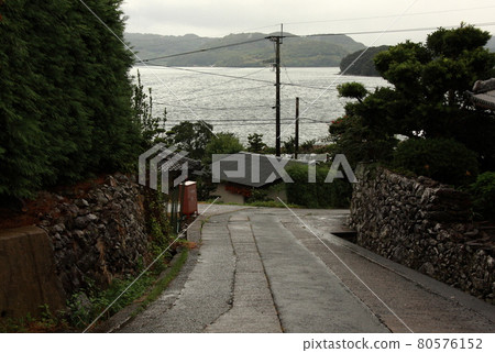 Seaside scenery Slopes and villages of Ishigaki Seaside scenery Slopes and villages of Ishigaki 80576152