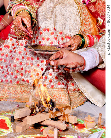 Hindu Rituals hawan on phere Hindu Rituals hawan on phere 80577334